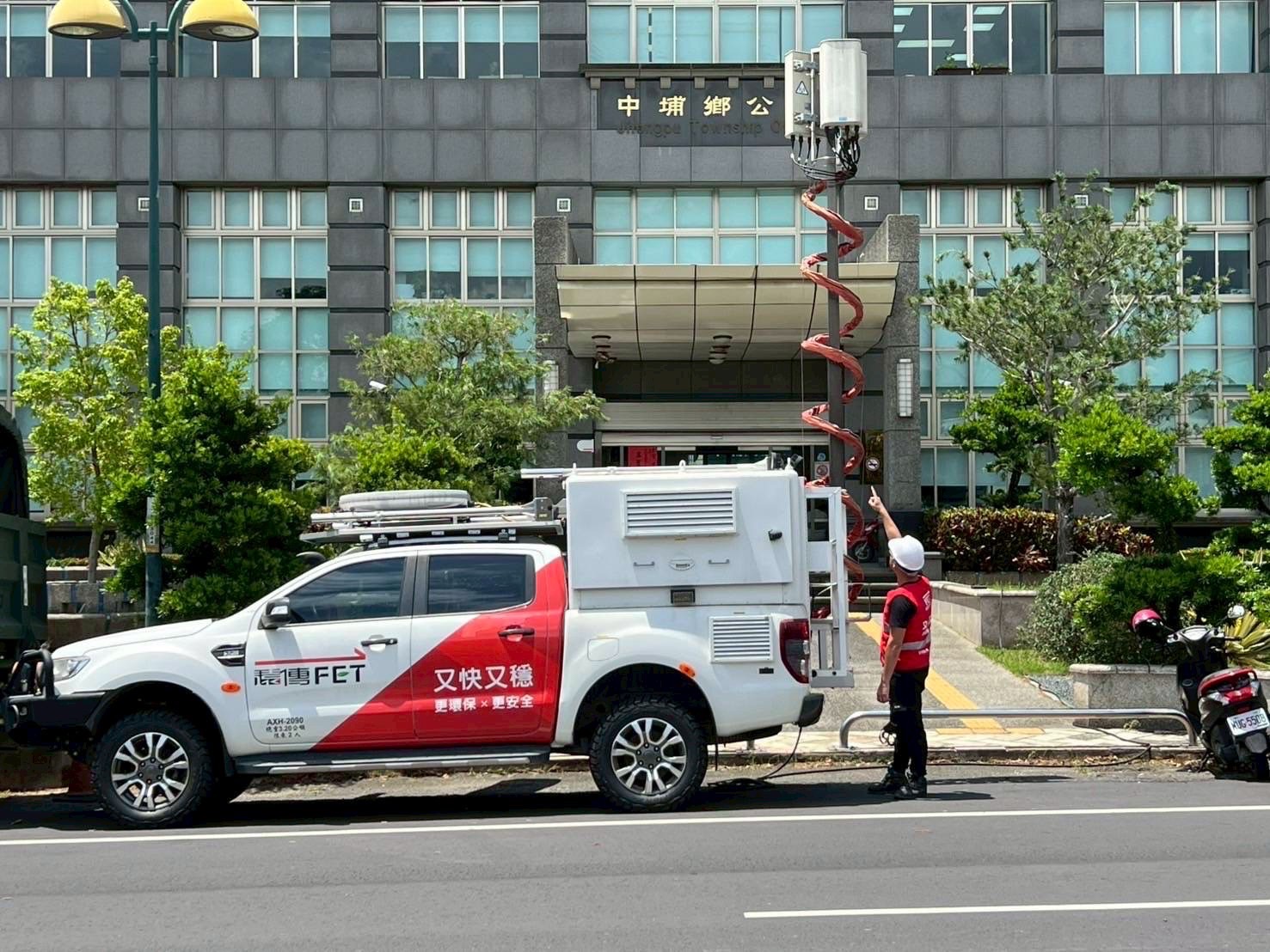 丹娜絲颱風對嘉南地區造成重大影響，遠傳動員超過1500人次全力搶修，已完成千餘座基地台修復。
