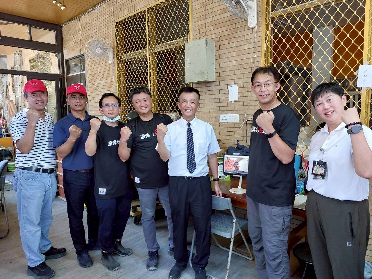 一、遠傳攜手花蓮慈濟醫院宣布5G遠距診療門診今(1)日正式在光復醫療站啟動，以視訊門診支持第一(光復糖廠)、第二(光復火車站前)兩個醫療站的遠距看診及慢性病領藥需求。右三為花蓮慈濟醫院副院長陳星助，左四為遠傳智慧健康解決方案部協理陳國正。