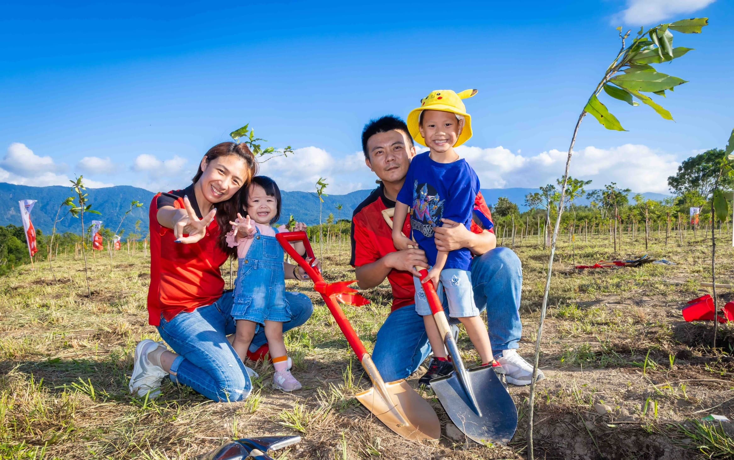 遠傳台東門市同仁也共同參與這項20年植樹行動，持續深耕在地