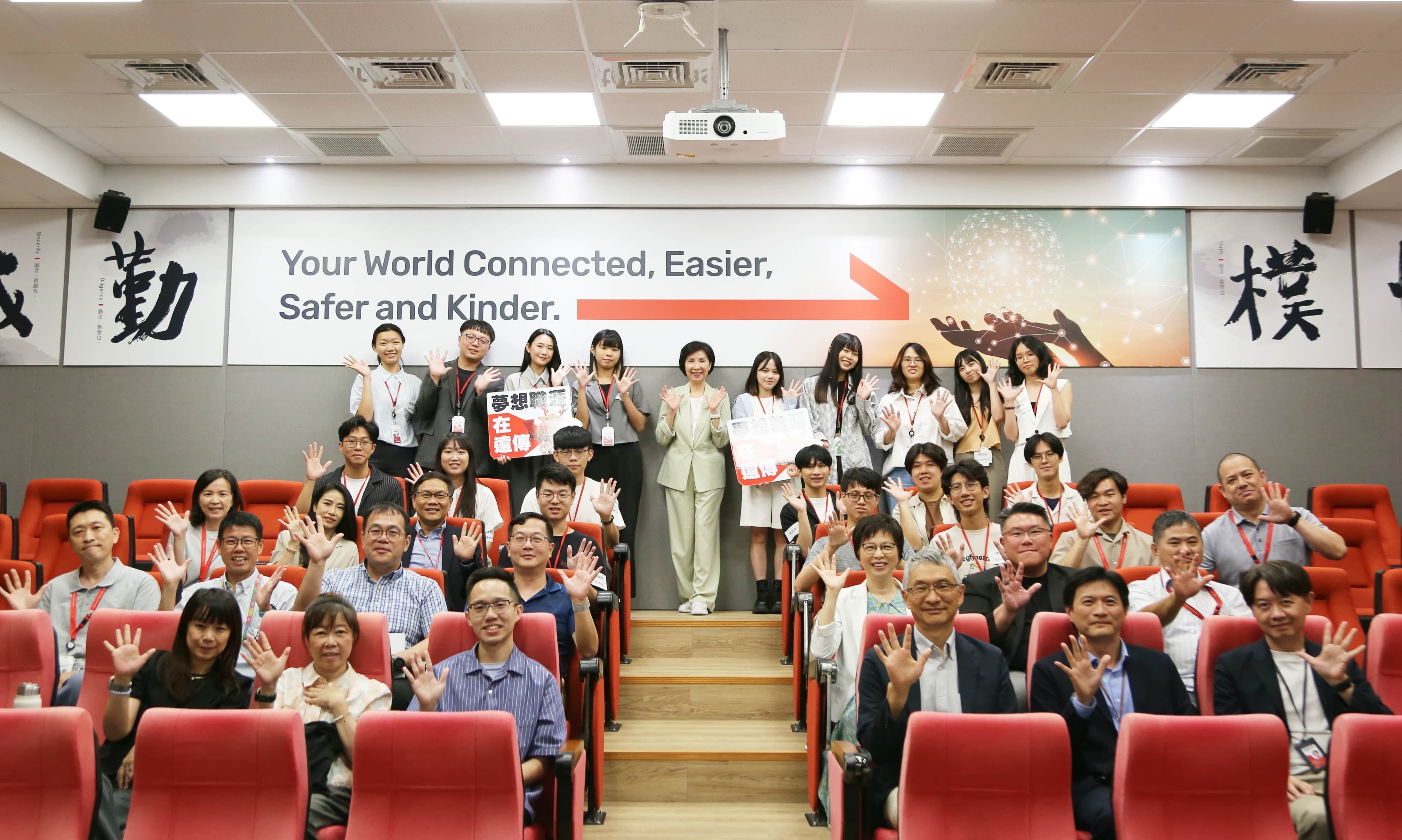 遠傳擴大校園徵才，瞄準AI網路世代跨域新星！宣布啟動四大招募計畫，首站將前進台大就業博覽會